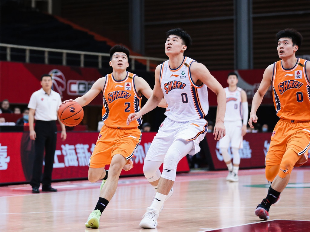 嵇梦珩:上海久事男篮常规赛表现“出人意料” 过去几个赛季,上海久事男篮曾经历过成绩的